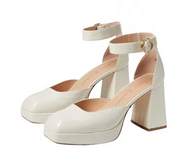 Chinese Laundry Women's Oaklen Platform Pump In Cream