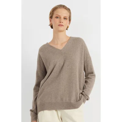 Chinti & Parker Cashmere V-neck Relaxed Sweater In Soft Truffle