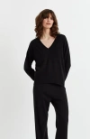 Chinti & Parker V Neck Wool Cashmere Slouchy Lightweight Sweater In Black