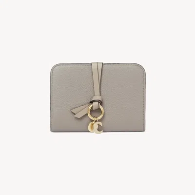 Chloé Alphabet Bifold Wallet In Grained Leather In Gray