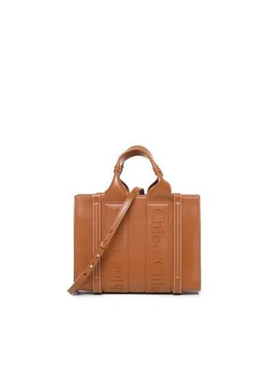 Chloé Medium Woody Bag In Marrón