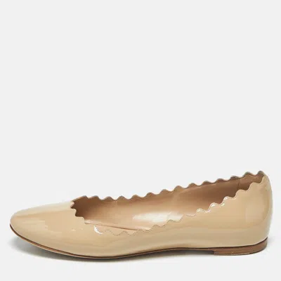 Pre-owned Chloé Beige Patent Leather Laurena Scalloped Ballet Flats Size 39 In Sand
