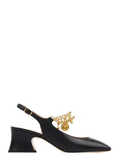 Chloé Black Pumps With Decorative Logo Charm And Wide Heel In Leather Woman