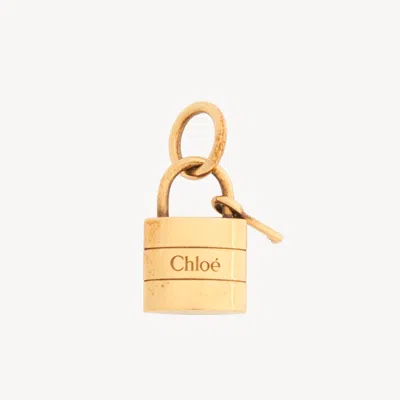 Chloé Charm Cadenas Alphabet En Laiton In Gold
