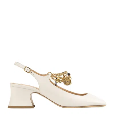 Chloé Charms Pumps In Neutral