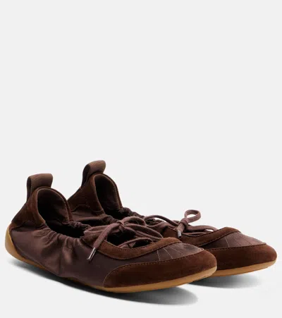 Chloé Kick Suede-trimmed Ballet Flats In Brown