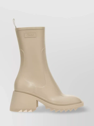 Chloé Classic Slip-on Leather Ankle Boots In Cream