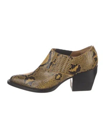 Pre-owned Chloé Embossed Leather Animal Print Pumps In Yellow