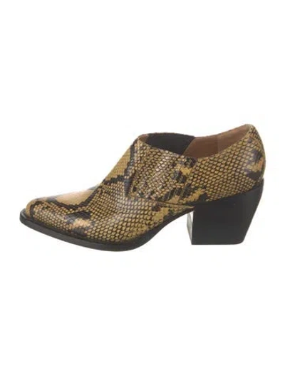 Pre-owned Chloé Embossed Leather Animal Print Pumps In Yellow