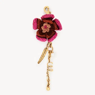 Chloé Flower Bag Charm In Raffia & Metal In Purple