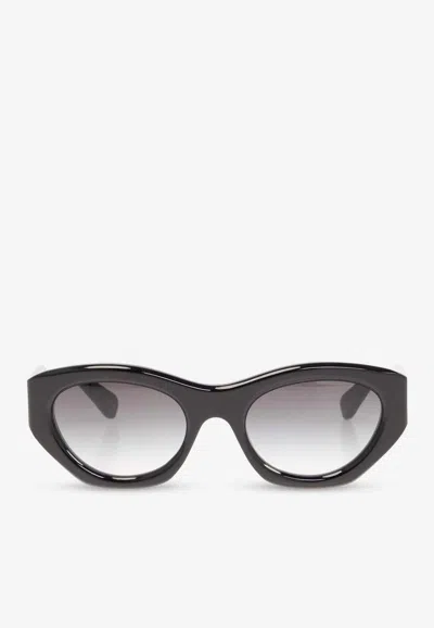 Chloé Gayia Oval Sunglasses In Black