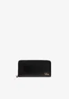 Chloé Iconic Logo Zip-around Leather Wallet In Black