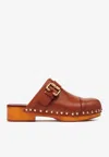 Chloé Jeannette 40 Shiny Leather Clogs In Brown