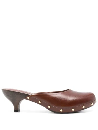 Chloé Judith Studded Leather Clogs In Braun
