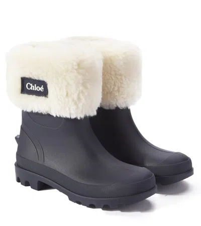 CHLOÉ CHLOÉ KIDS WELLIES FAUX SHEARLING-TRIMMED BOOTS