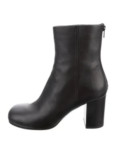 Pre-owned Chloé Leather Boots In Black