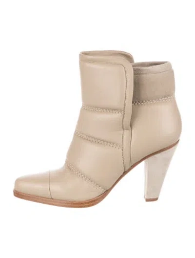 Pre-owned Chloé Leather Boots In Neutral