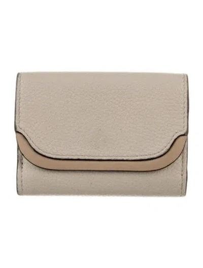 Pre-owned Chloé Leather Compact Wallet In Neutral