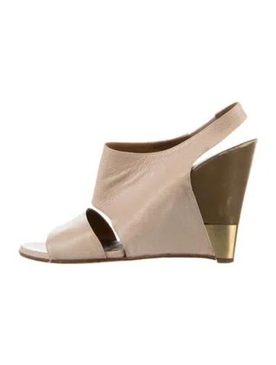 Pre-owned Chloé Leather Cutout Accent Sandals In Gold/neutrals
