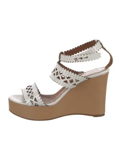 Pre-owned Chloé Leather Cutout Accent Sandals In White