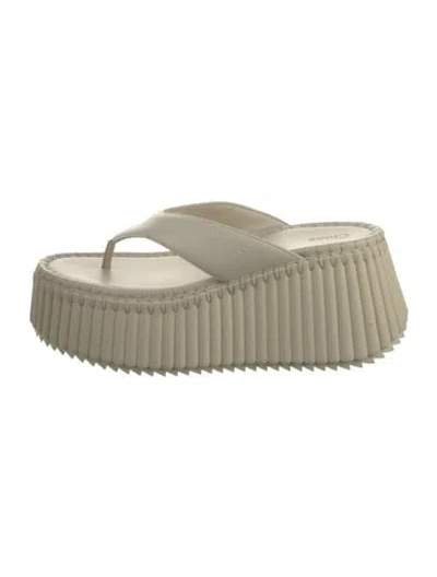 Pre-owned Chloé Leather Flip Flops In Neutral