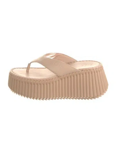 Pre-owned Chloé Leather Flip Flops In Neutral