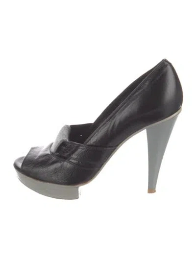 Pre-owned Chloé Leather Pumps In Black