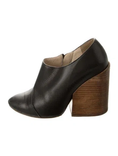 Pre-owned Chloé Leather Pumps In Black