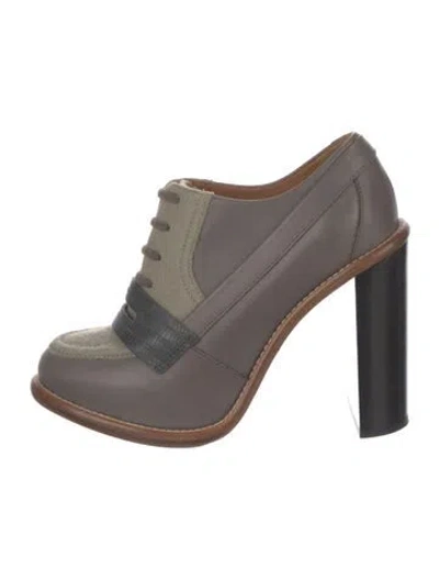 Pre-owned Chloé Leather Pumps In Gray
