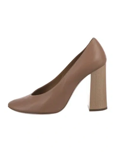 Pre-owned Chloé Leather Pumps In Neutral