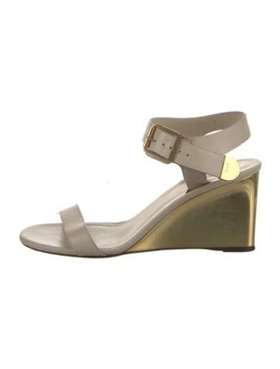 Pre-owned Chloé Leather Sandals In Gold