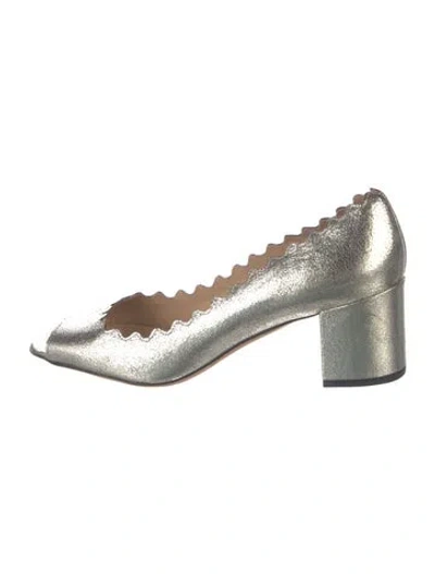 Pre-owned Chloé Leather Scalloped Accent Pumps In Gold/metallic