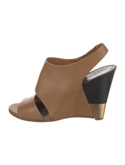 Pre-owned Chloé Leather Slingback Sandals In Brown