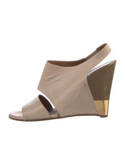 Pre-owned Chloé Leather Slingback Sandals In Gold