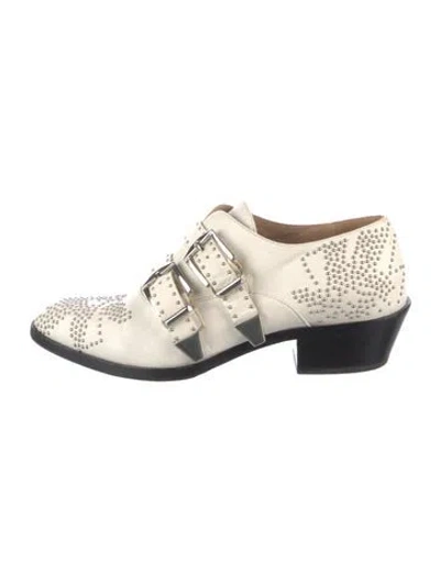 Pre-owned Chloé Leather Studded Accents Flats In Neutral