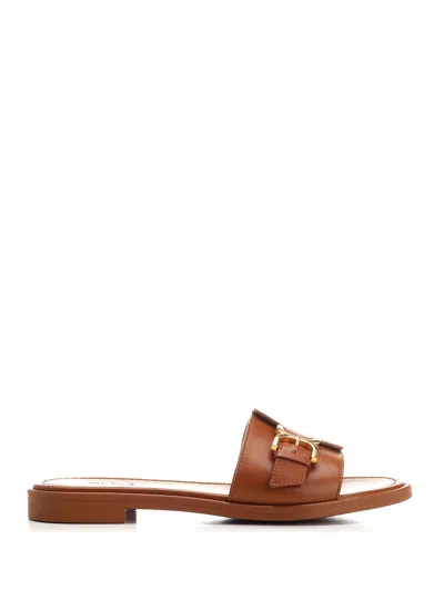 Chloé Marcie Leather Buckle Flat Sandals In Caramello