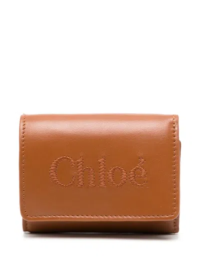 Chloé Sense Logo-embroidered Leather Wallet In Brown