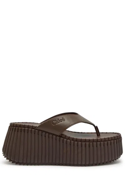 Chloé Chloe Nama 80 Leather Wedge Thong Sandals In Brown