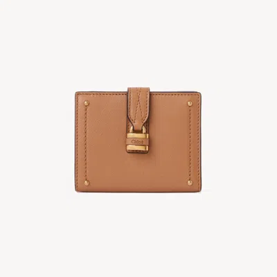 Chloé Paddington Square Wallet In Grained Leather In Brown