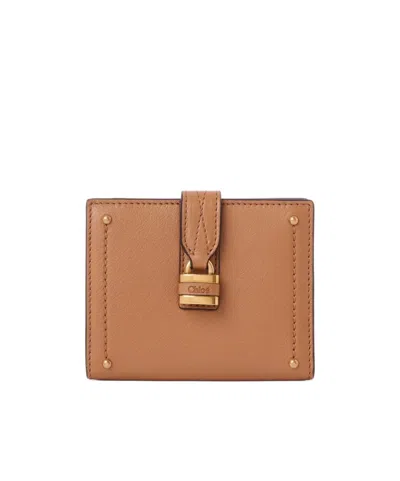Chloé Paddington Square Wallet In Grained Leather In Brown