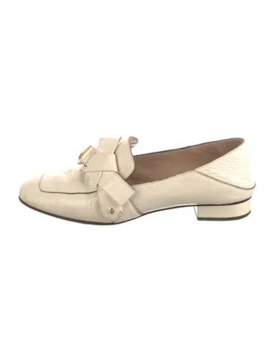 Pre-owned Chloé Patent Leather Chain-link Accents Loafers In Neutral