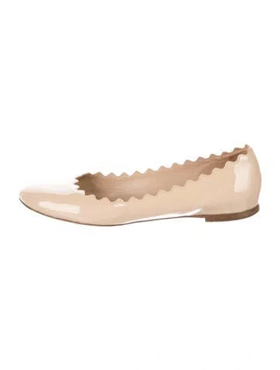 Pre-owned Chloé Patent Leather Scalloped Accent Ballet Flats In Neutral