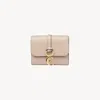 Chloé Portefeuille À Trois Volets Alphabet En Cuir Brillant Femme Beige Taille Onesize 100% Cuir De Veau In Beige
