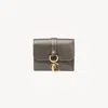 Chloé Portefeuille À Trois Volets Alphabet En Cuir Brillant Femme Gris Taille Onesize 100% Cuir De Veau In Grey