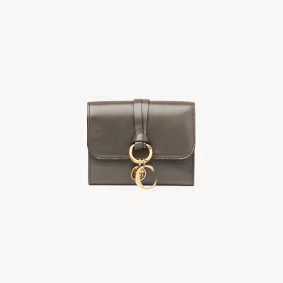 Chloé Portefeuille À Trois Volets Alphabet En Cuir Brillant Femme Gris Taille Onesize 100% Cuir De Veau In Grey