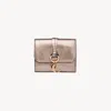 Chloé Portefeuille À Trois Volets Alphabet En Cuir Métallisé In Brown