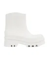 Chloé Rounded Toe Embossed Logo Fabric Detail Boots In White