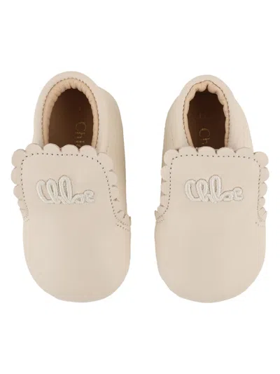 Chloé Scarpe In Pelle Con Logo Ricamato In Neutral