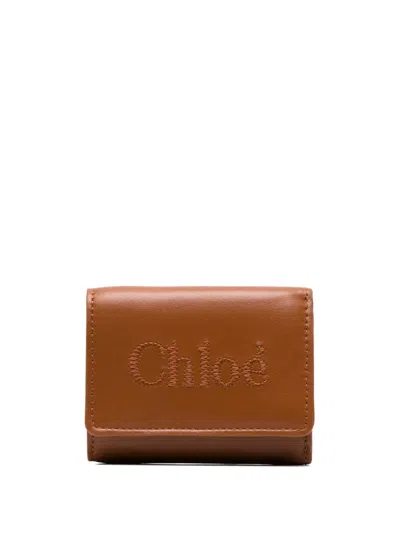 Chloé Sense Logo-embroidered Leather Wallet In Caramel