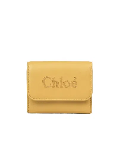 Chloé Sense Small Trifold Wallet In Yellow